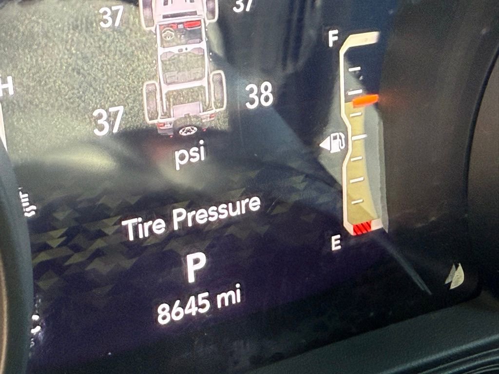 Certified 2024 Jeep Wrangler Unlimited Rubicon w/ Technology Group image 23