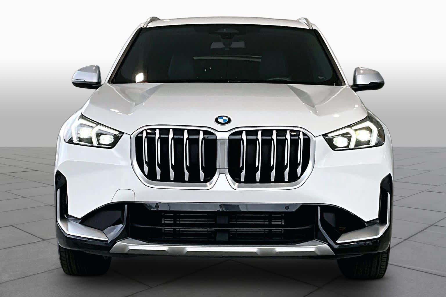 Used 2023 BMW X1 xDrive28i w/ Convenience Package AWD/4WD image 3