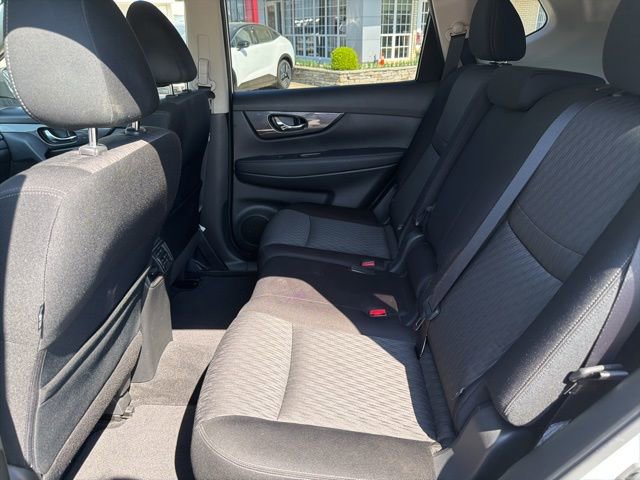 Used 2020 Nissan Rogue SV image 11