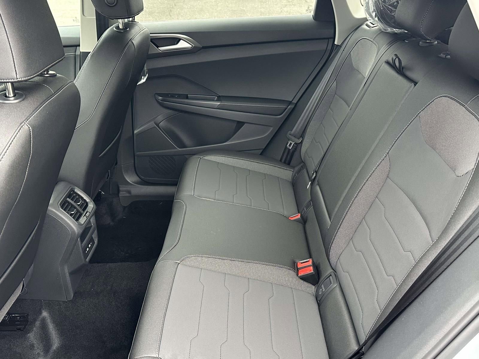 New 2026 Volkswagen Taos SE image 13