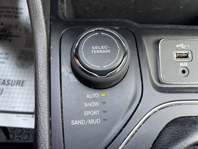 Used 2019 Jeep Cherokee Latitude Plus w/ Comfort/Convenience Group image 24