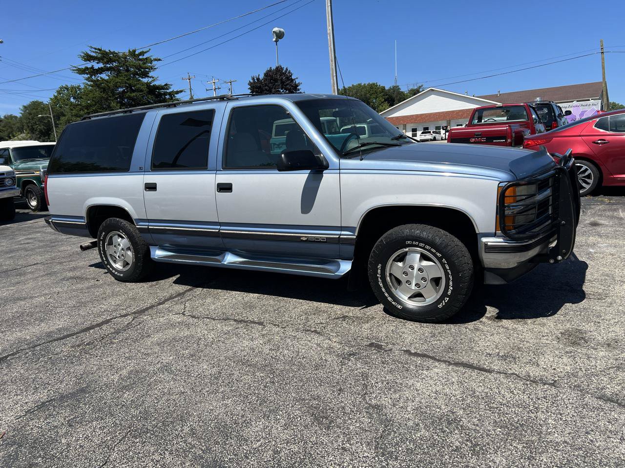 Used 1995 Chevrolet Suburban 4WD image 3