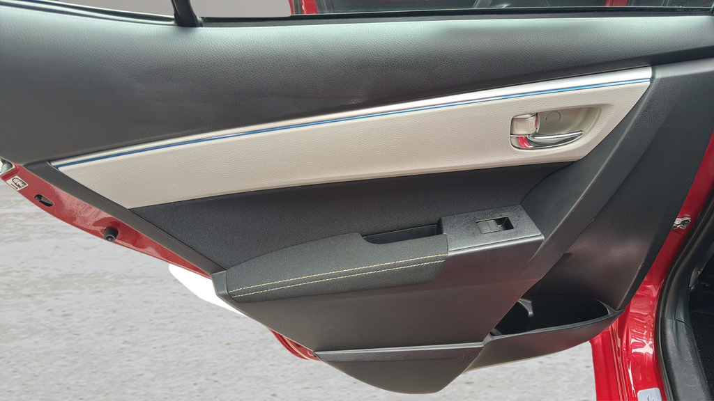 Used 2014 Toyota Corolla LE w/ Body Protection Package FWD image 13
