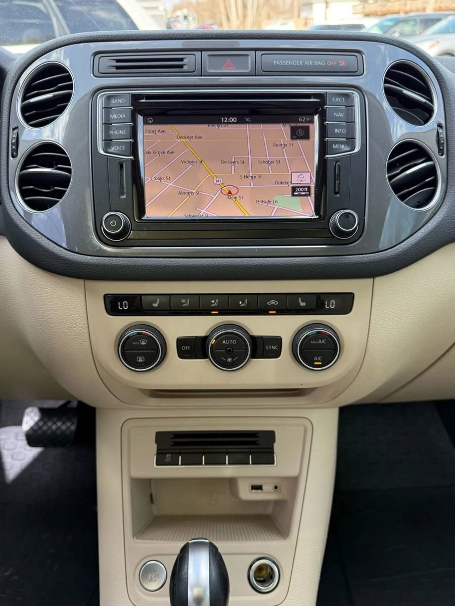 Used 2017 Volkswagen Tiguan SEL image 28