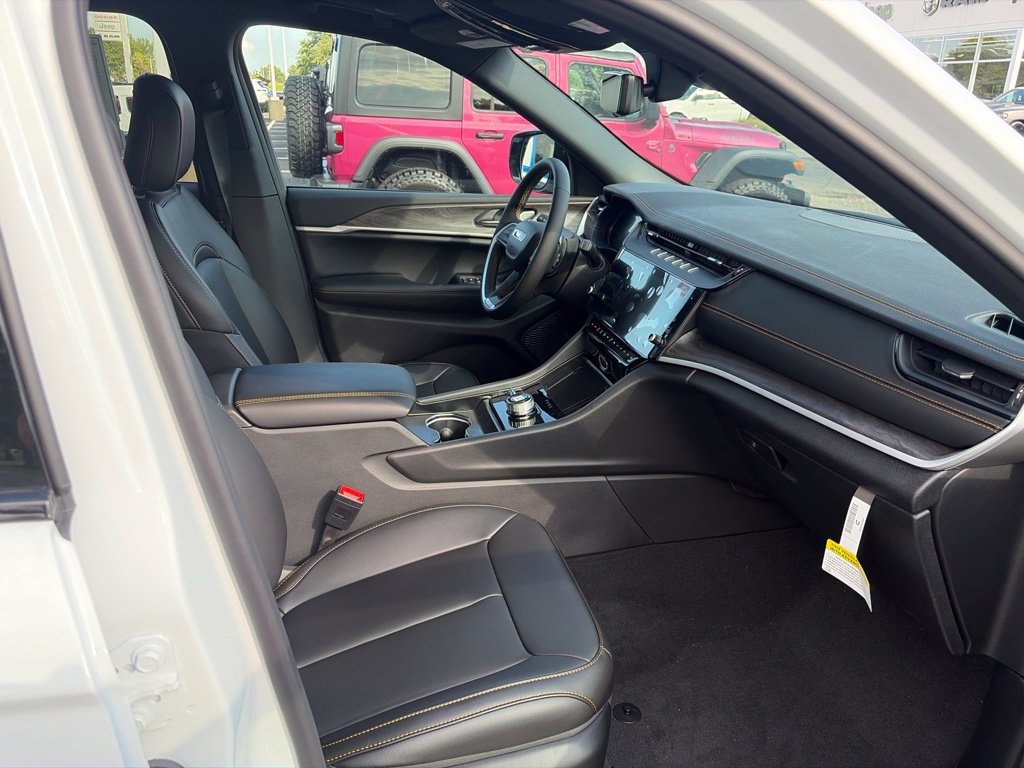 New 2026 Jeep Grand Cherokee L Limited AWD/4WD image 10