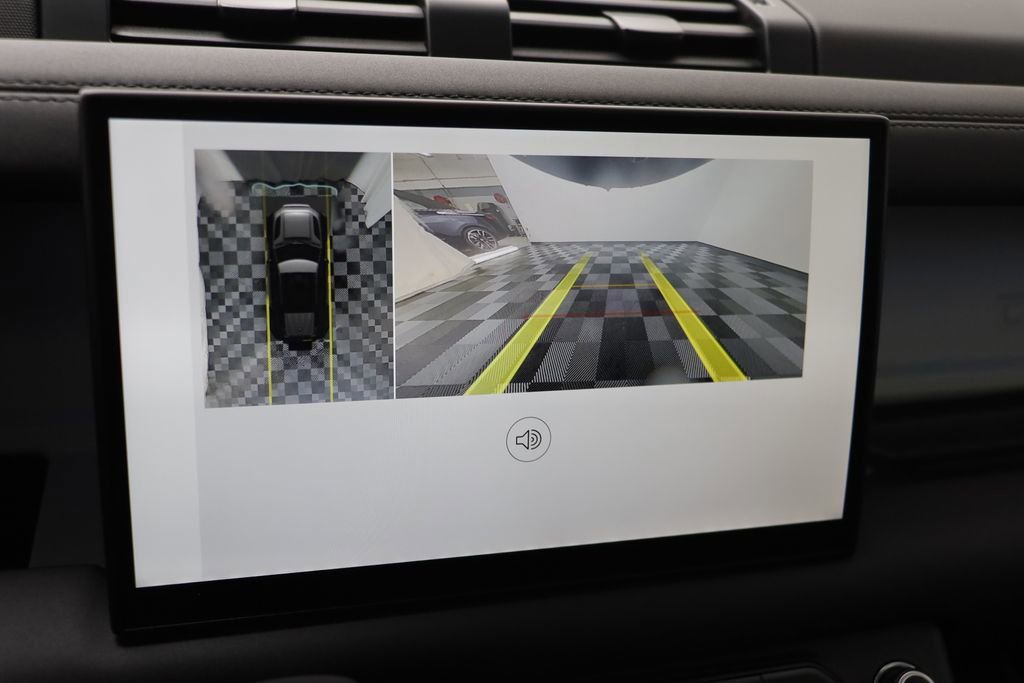 Used 2024 Land Rover Defender 110 SE image 9