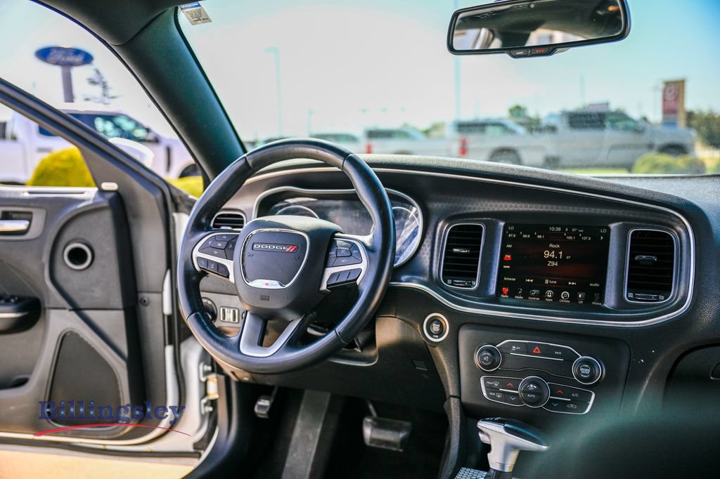 Used 2016 Dodge Charger SXT RWD image 14