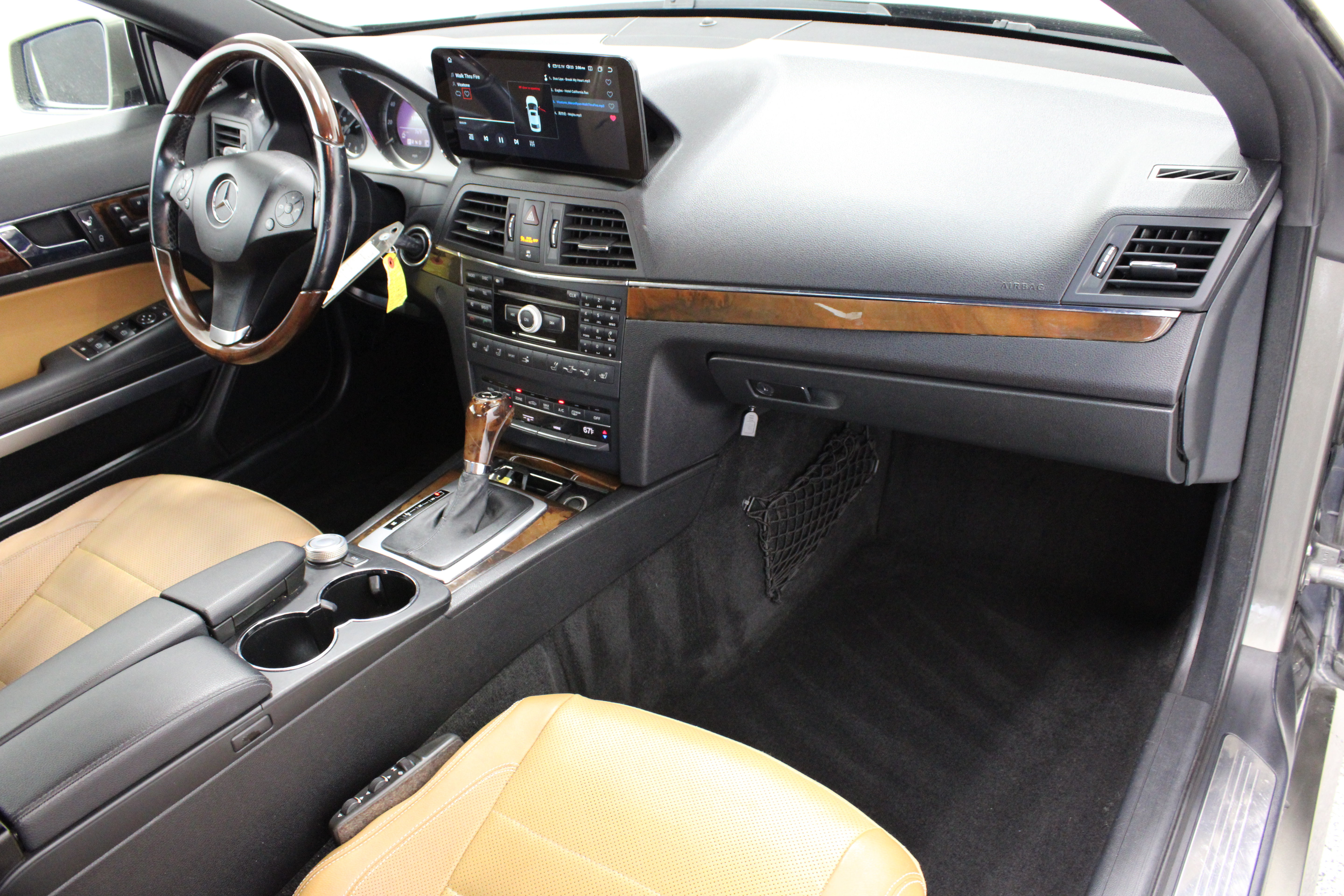 Used 2011 Mercedes-Benz E 550 Cabriolet image 27