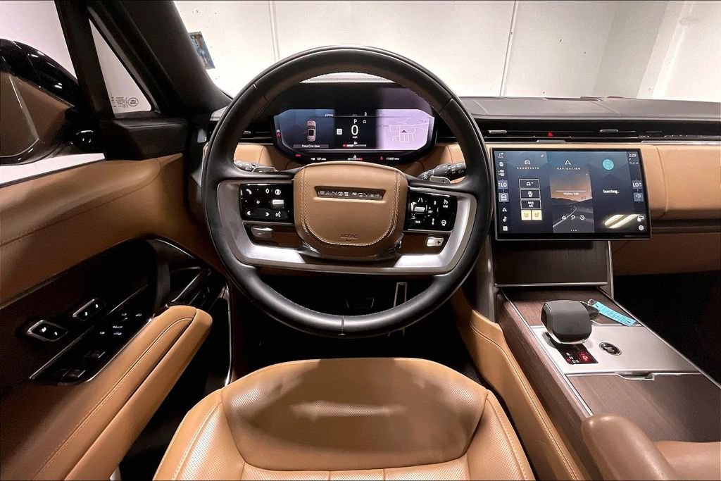 Used 2025 Land Rover Range Rover SE AWD/4WD image 6