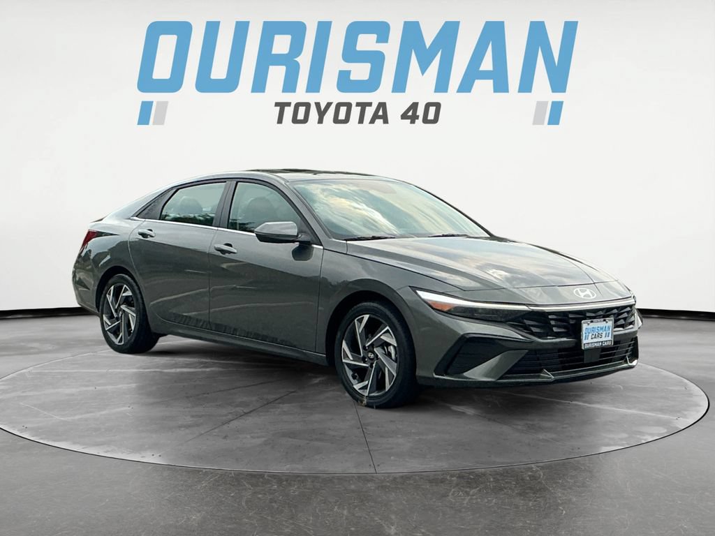 Used 2025 Hyundai Elantra Limited FWD image 1