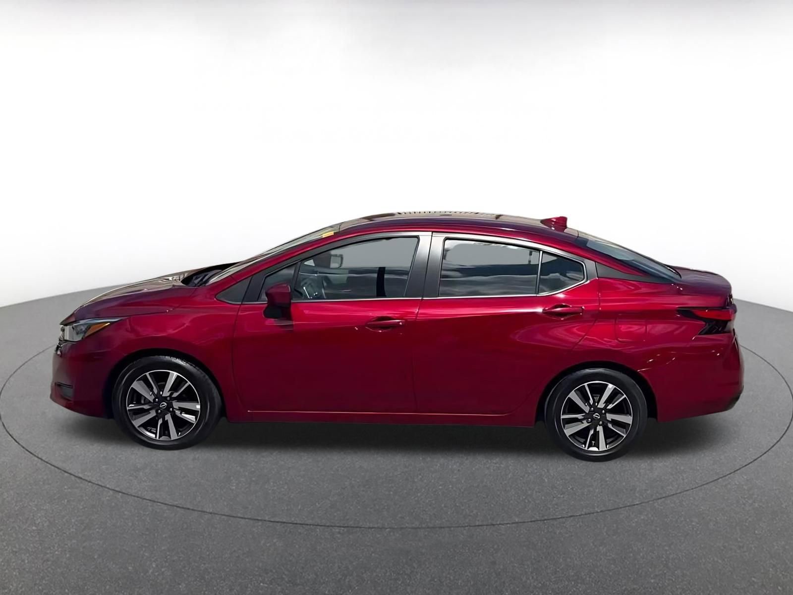 Used 2025 Nissan Versa SV image 9