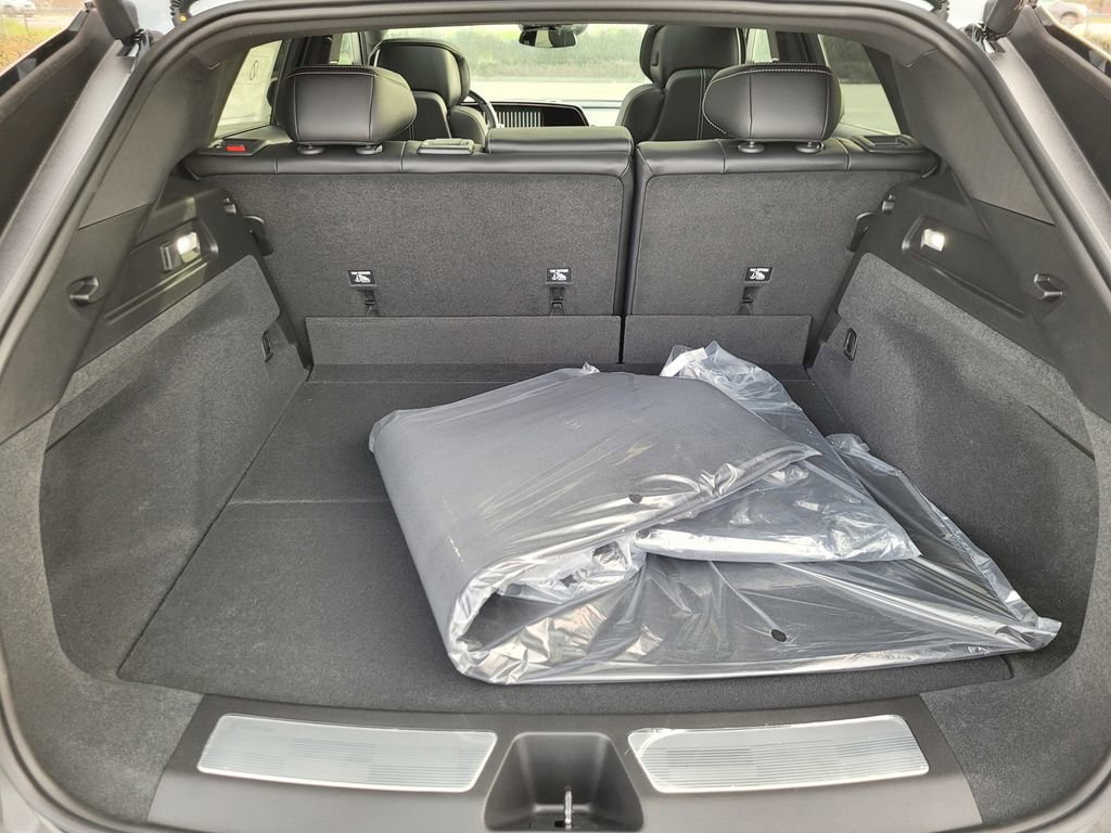 New 2026 Cadillac Lyriq Luxury image 7