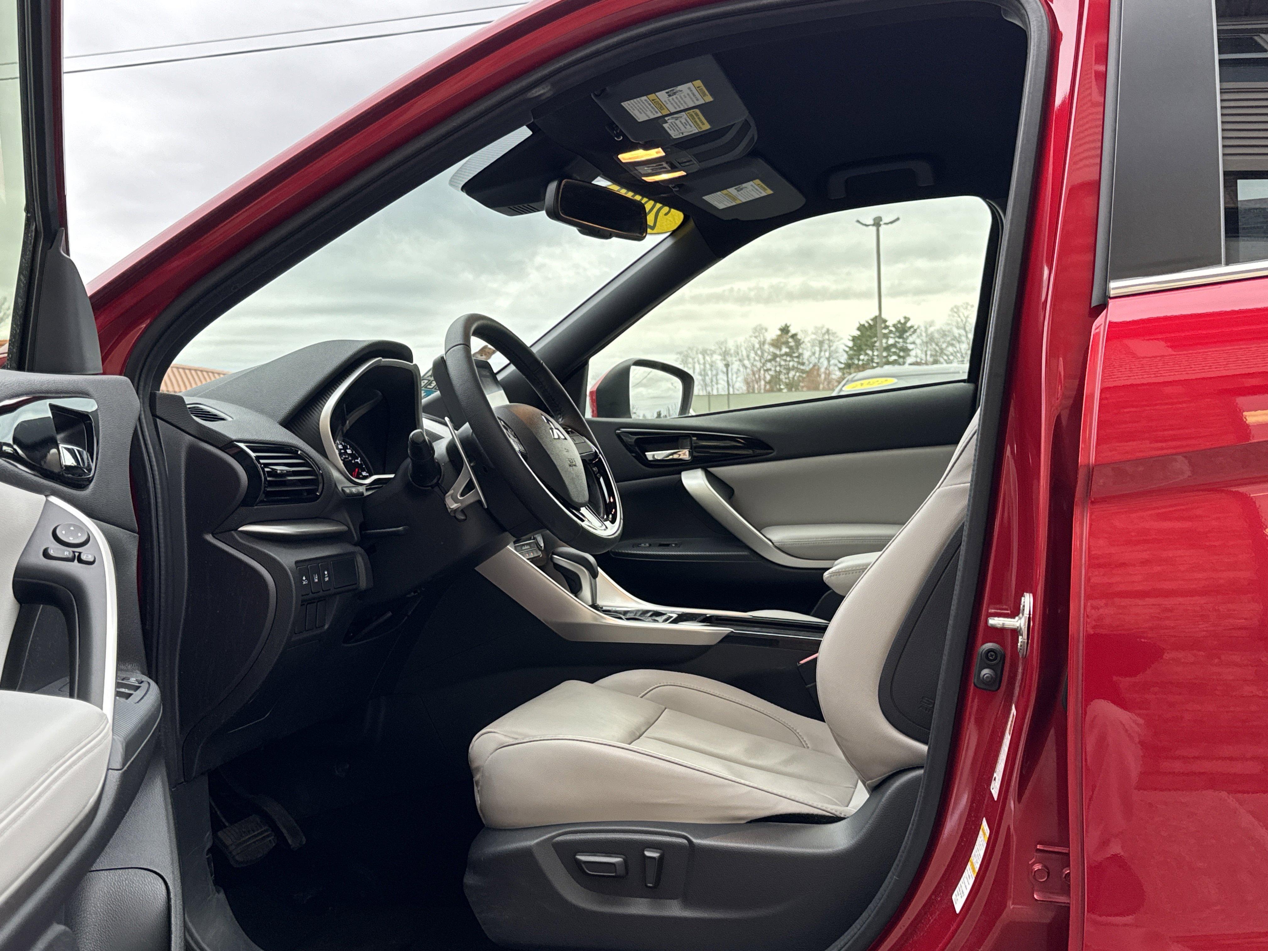 Used 2023 Mitsubishi Eclipse Cross SEL image 8