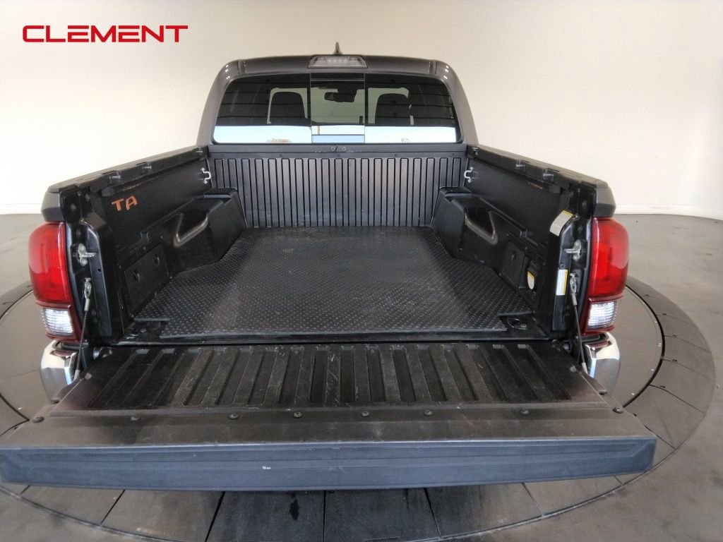 Used 2018 Toyota Tacoma TRD Off-Road image 8