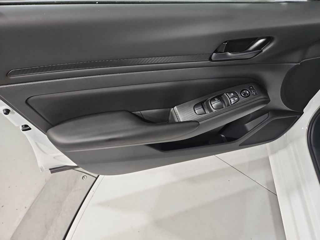 Certified 2025 Nissan Altima 2.5 S FWD image 11