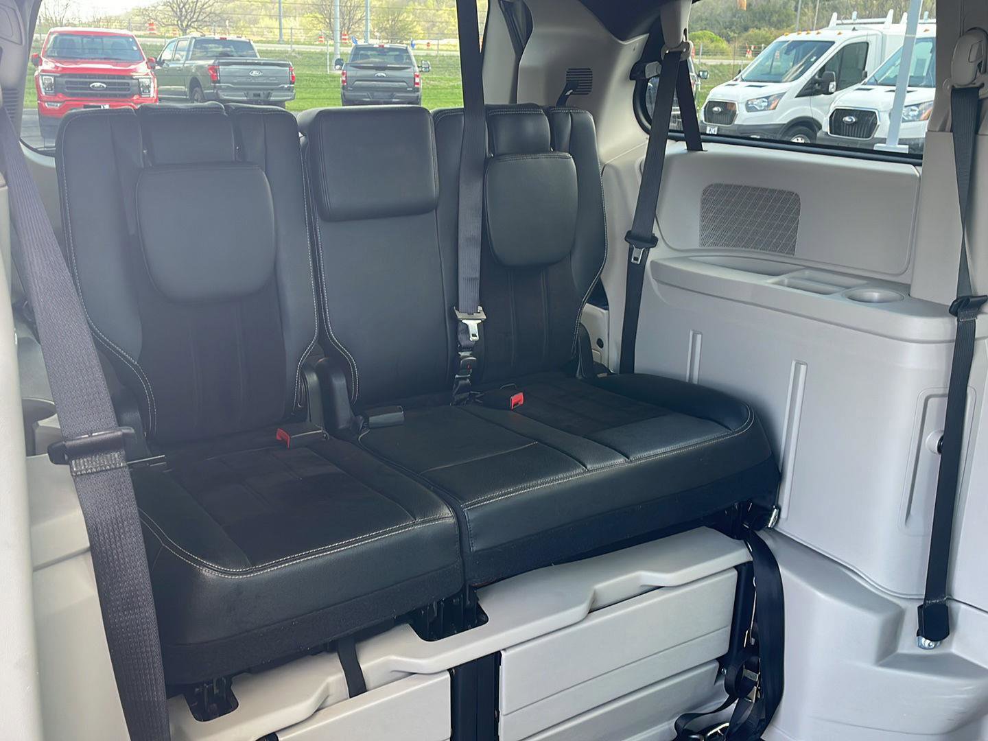 Used 2017 Dodge Grand Caravan SXT w/ Rear Park Assist Package FWD image 25