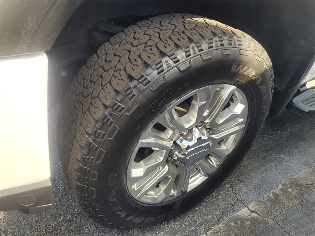 Used 2023 GMC Sierra 2500 Denali w/ Denali Ultimate Package image 3