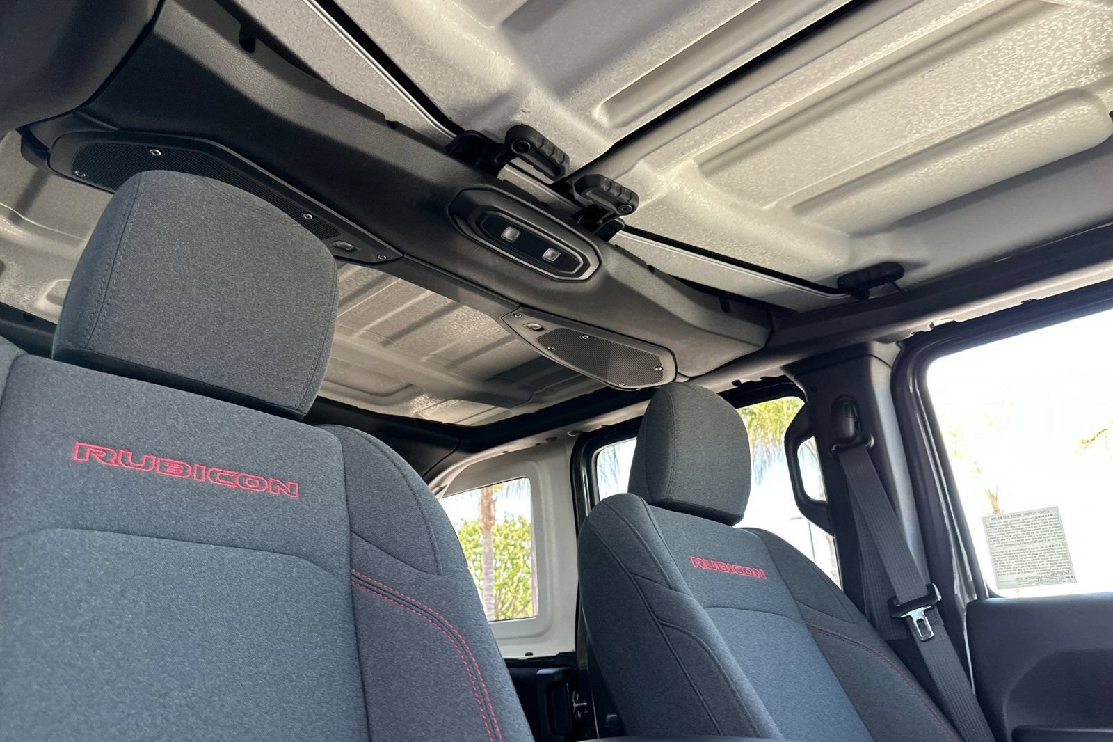 Used 2025 Jeep Wrangler Unlimited Rubicon AWD/4WD image 17