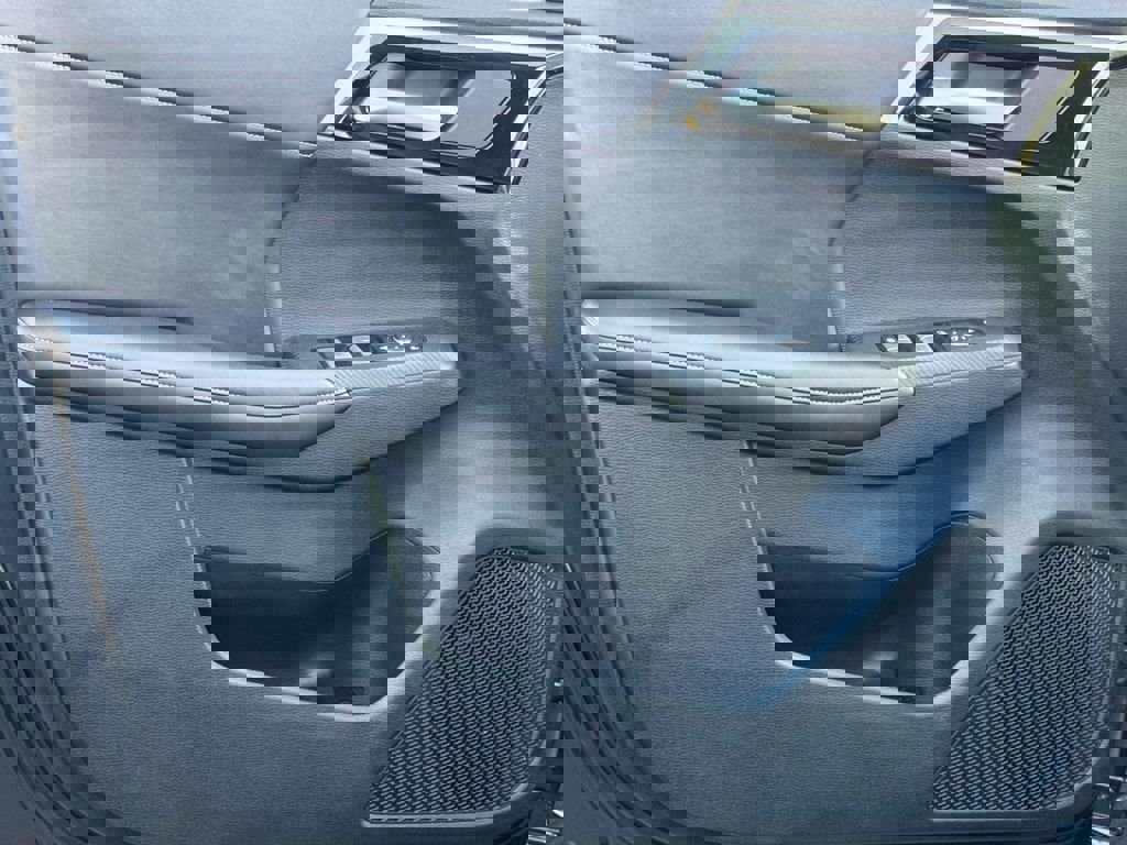 Used 2025 Mitsubishi Outlander SE image 16