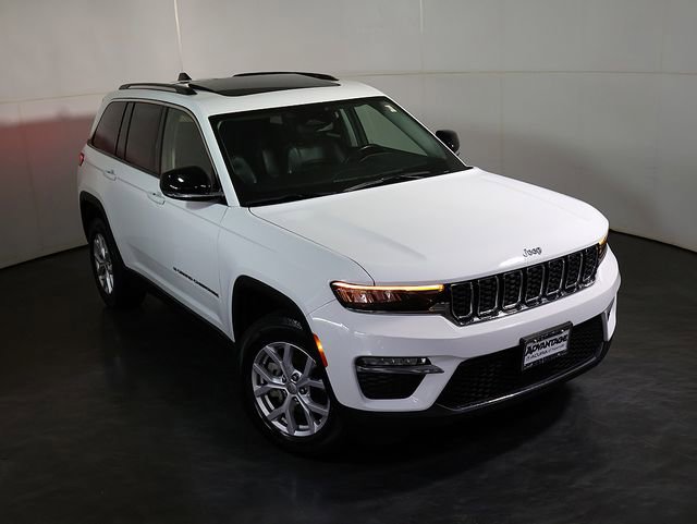 Used 2022 Jeep Grand Cherokee Limited AWD/4WD image 7