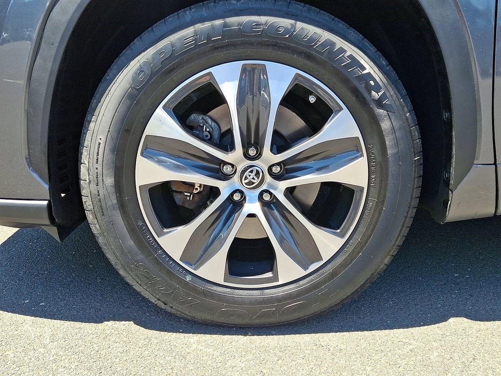 Used 2023 Toyota Highlander XLE AWD/4WD image 9