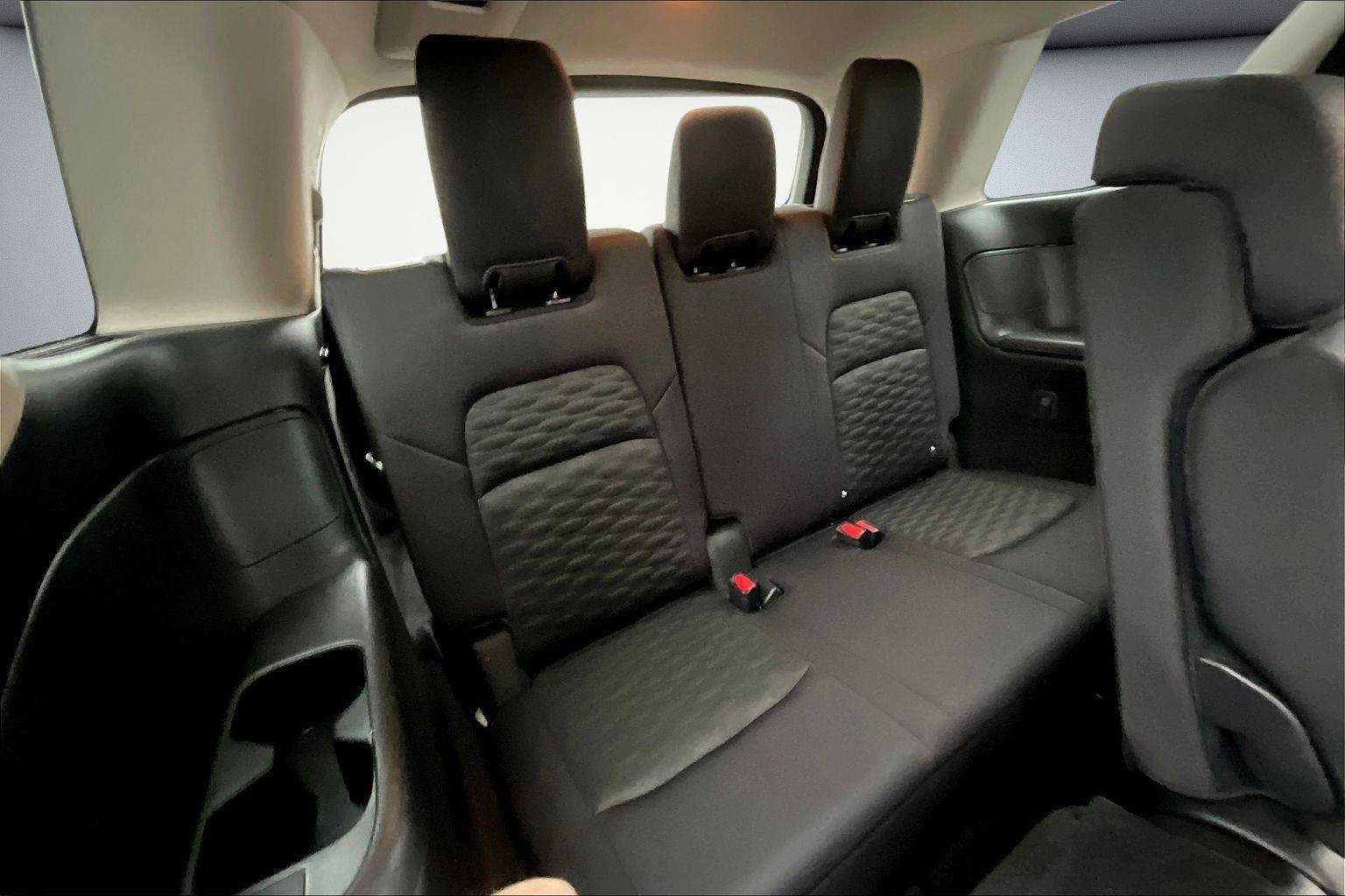 Used 2024 Nissan Pathfinder SV AWD/4WD image 25