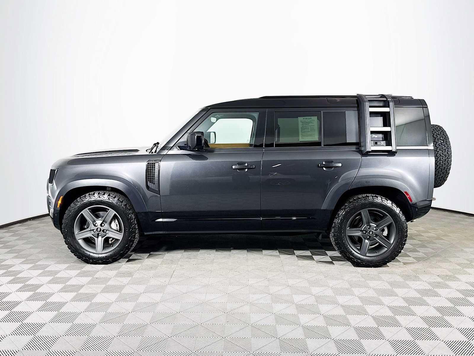 Used 2023 Land Rover Defender 110 X-Dynamic SE AWD/4WD image 8