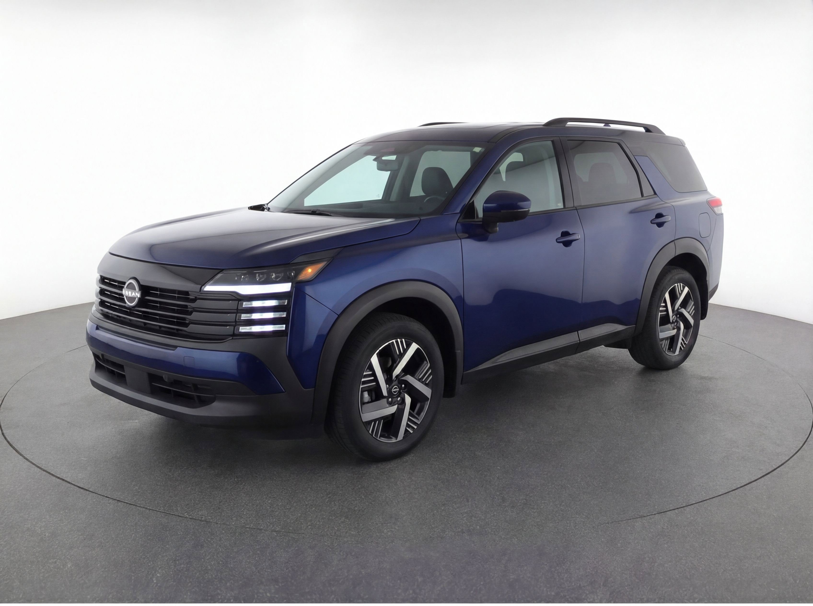 Used 2025 Nissan Kicks SV image 3