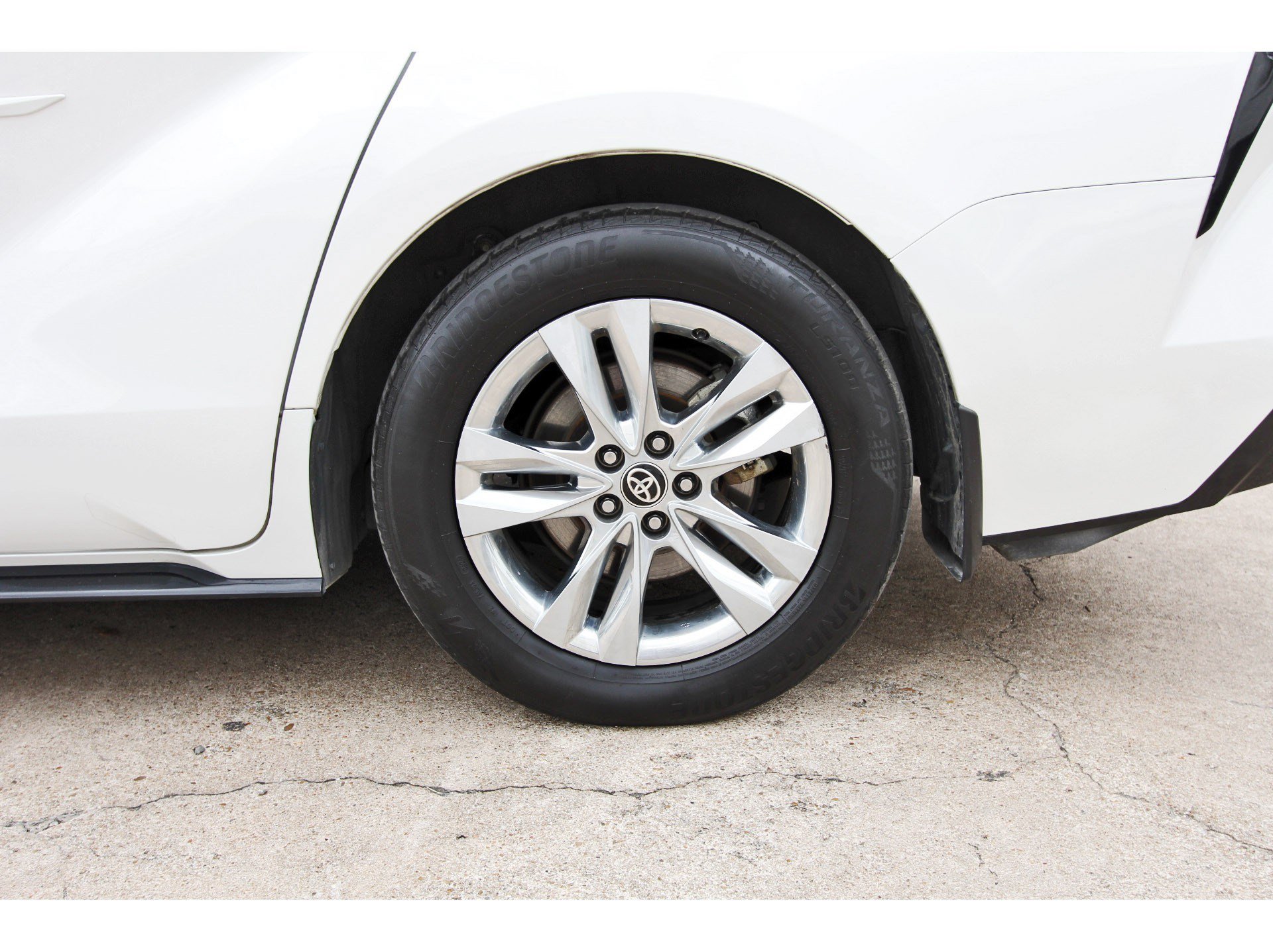 Used 2025 Toyota Sienna Limited AWD/4WD image 32