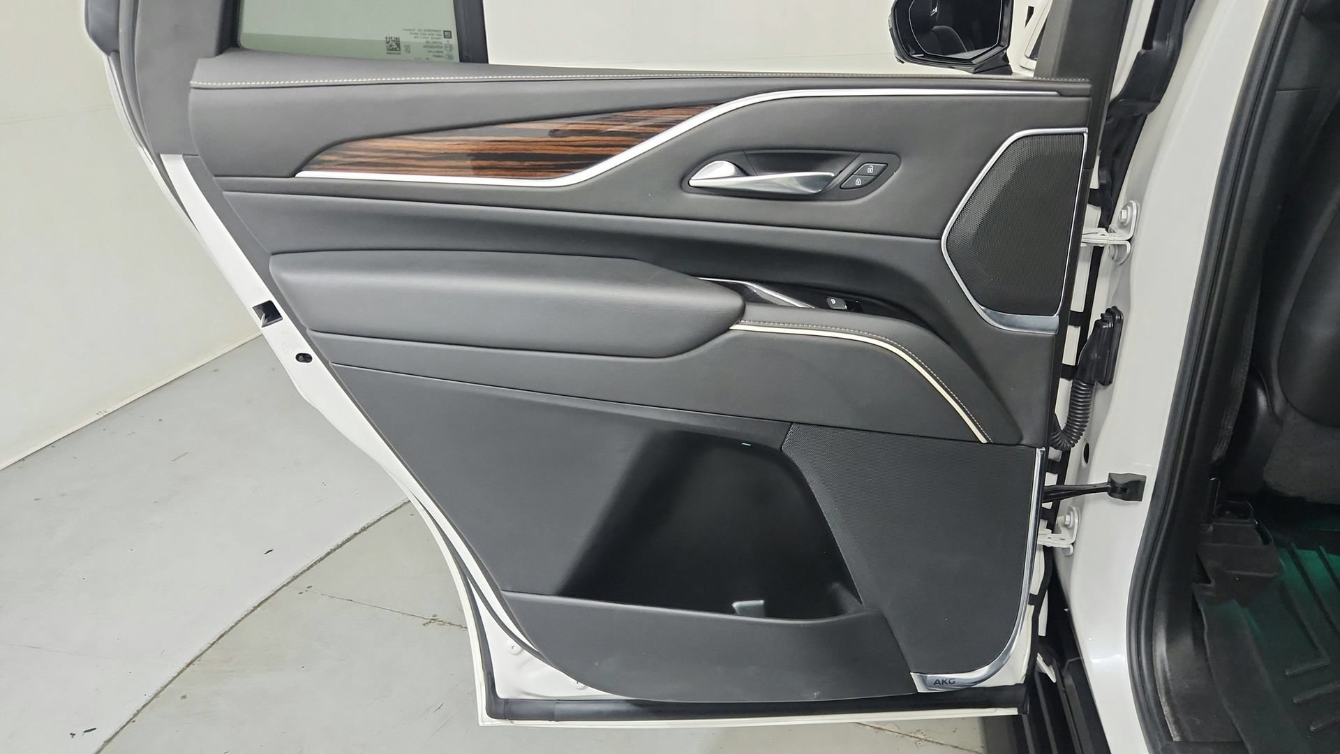 Certified 2022 Cadillac Escalade Premium Luxury AWD/4WD image 23