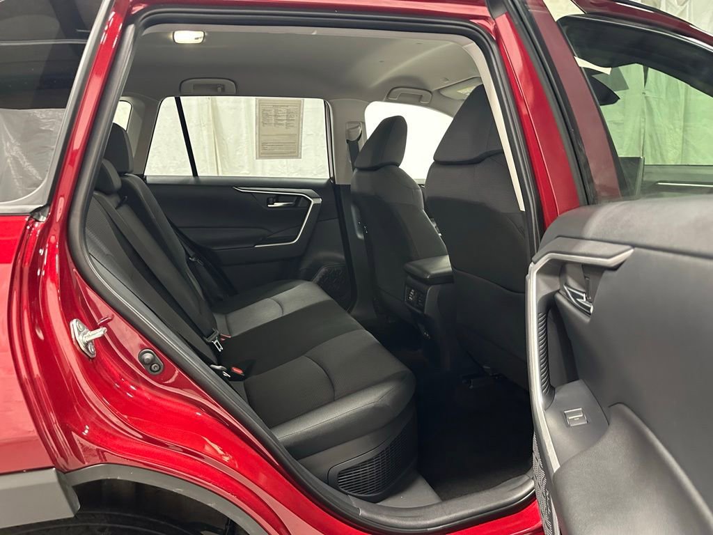 Used 2025 Toyota RAV4 XLE AWD/4WD image 51