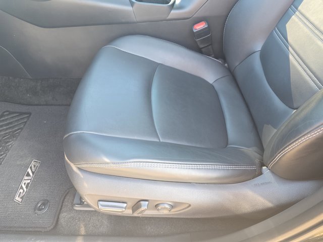 Used 2024 Toyota RAV4 XLE Premium image 28