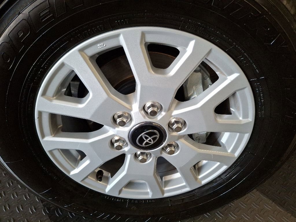 Used 2024 Toyota Tacoma SR AWD/4WD image 4