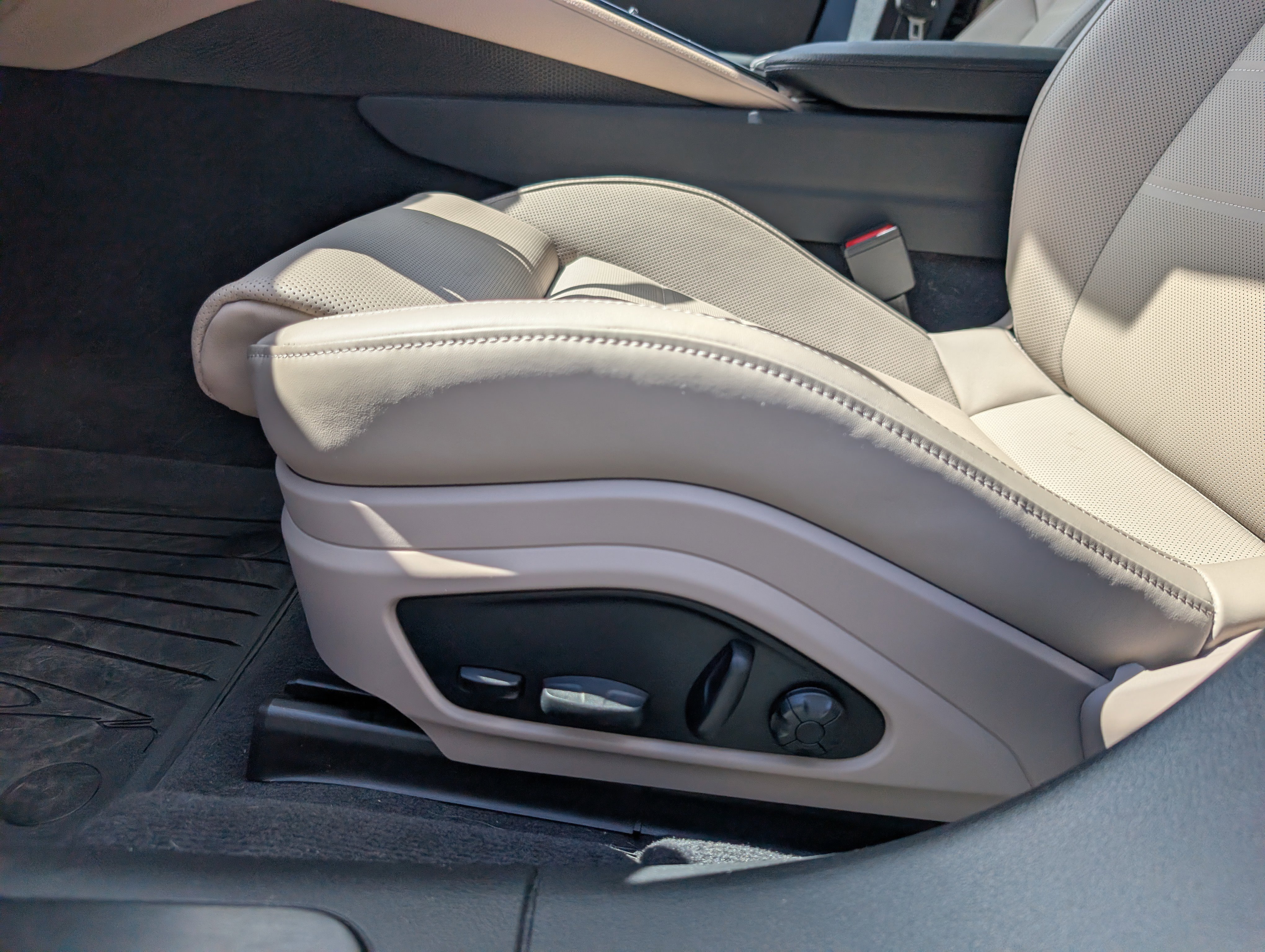 Certified 2025 Porsche Panamera 4 image 19