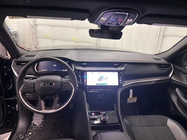 Used 2026 Jeep Grand Cherokee Altitude AWD/4WD image 16