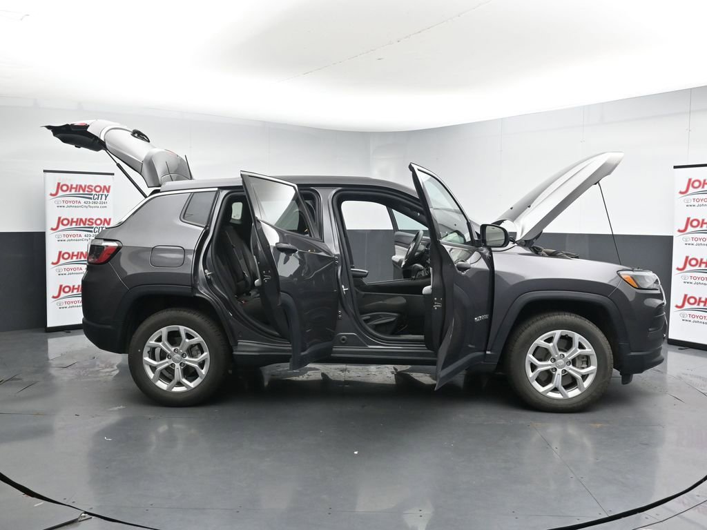 Used 2024 Jeep Compass Sport AWD/4WD image 27