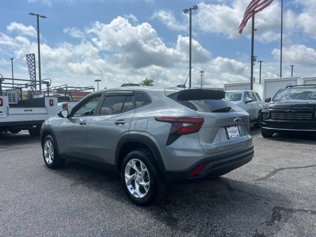 Used 2026 Chevrolet Trax LS w/ LS Convenience Package FWD image 5