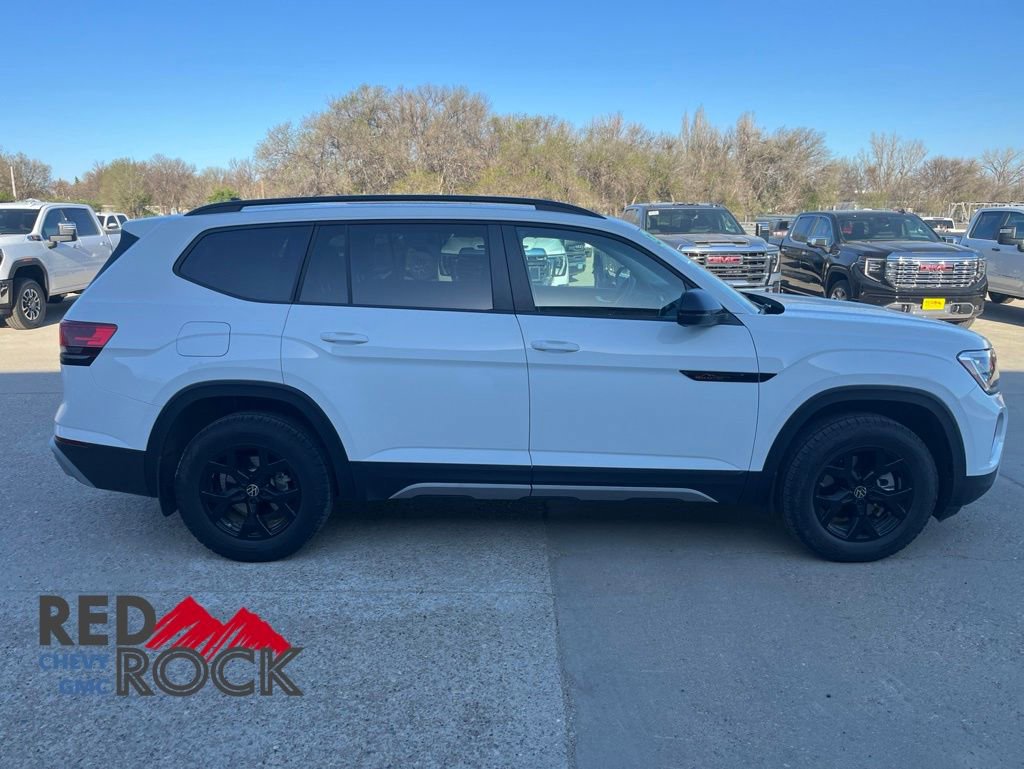 Used 2025 Volkswagen Atlas Peak Edition SE AWD/4WD image 4