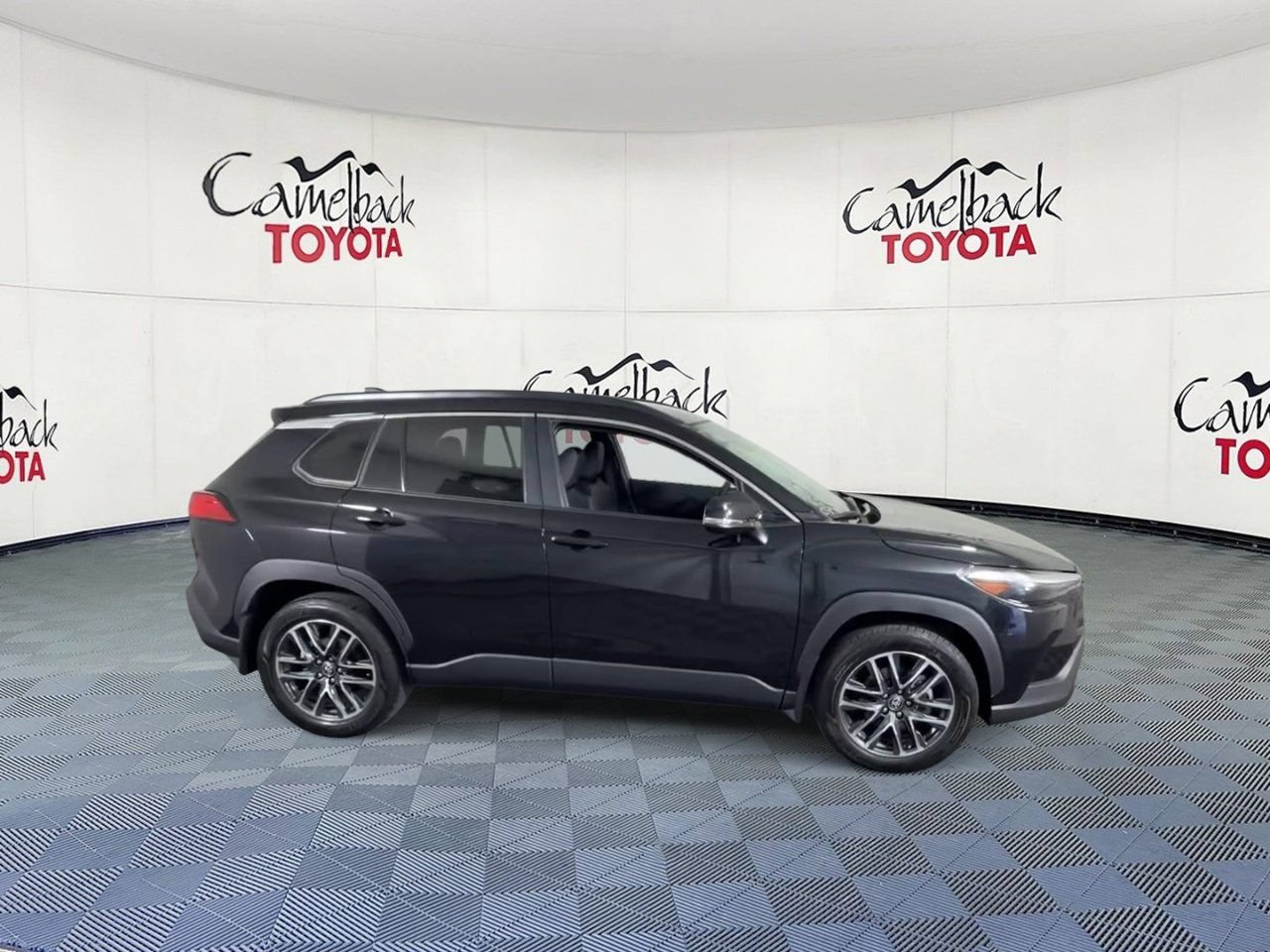 Used 2026 Toyota Corolla Cross XLE AWD/4WD image 4