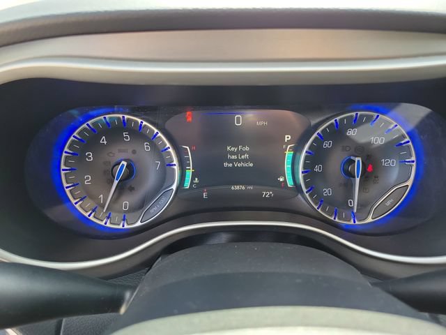Used 2023 Chrysler Pacifica Touring-L FWD image 10