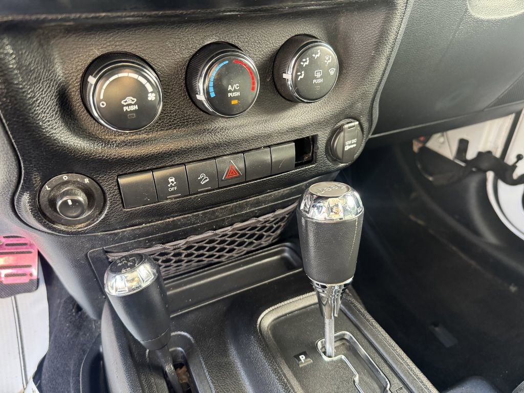 Used 2012 Jeep Wrangler Unlimited Sport image 11