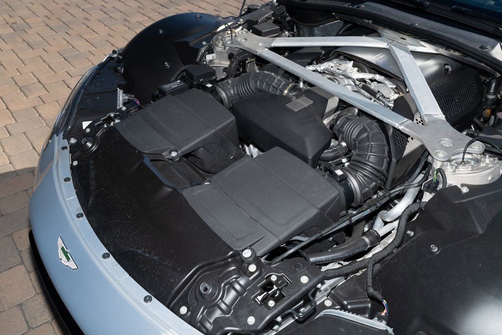 Used 2023 Aston Martin V8 Vantage Roadster RWD image 15