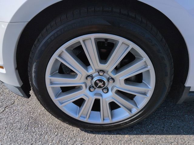 Used 2010 Ford Mustang GT RWD image 10