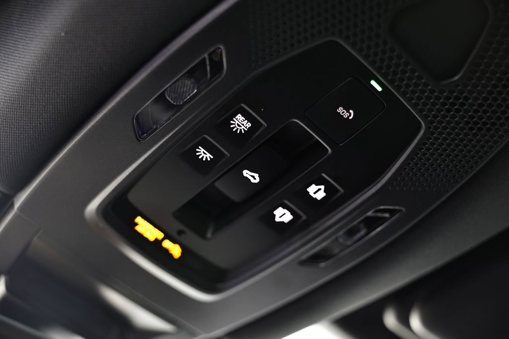 Certified 2025 Porsche Cayenne AWD/4WD image 41