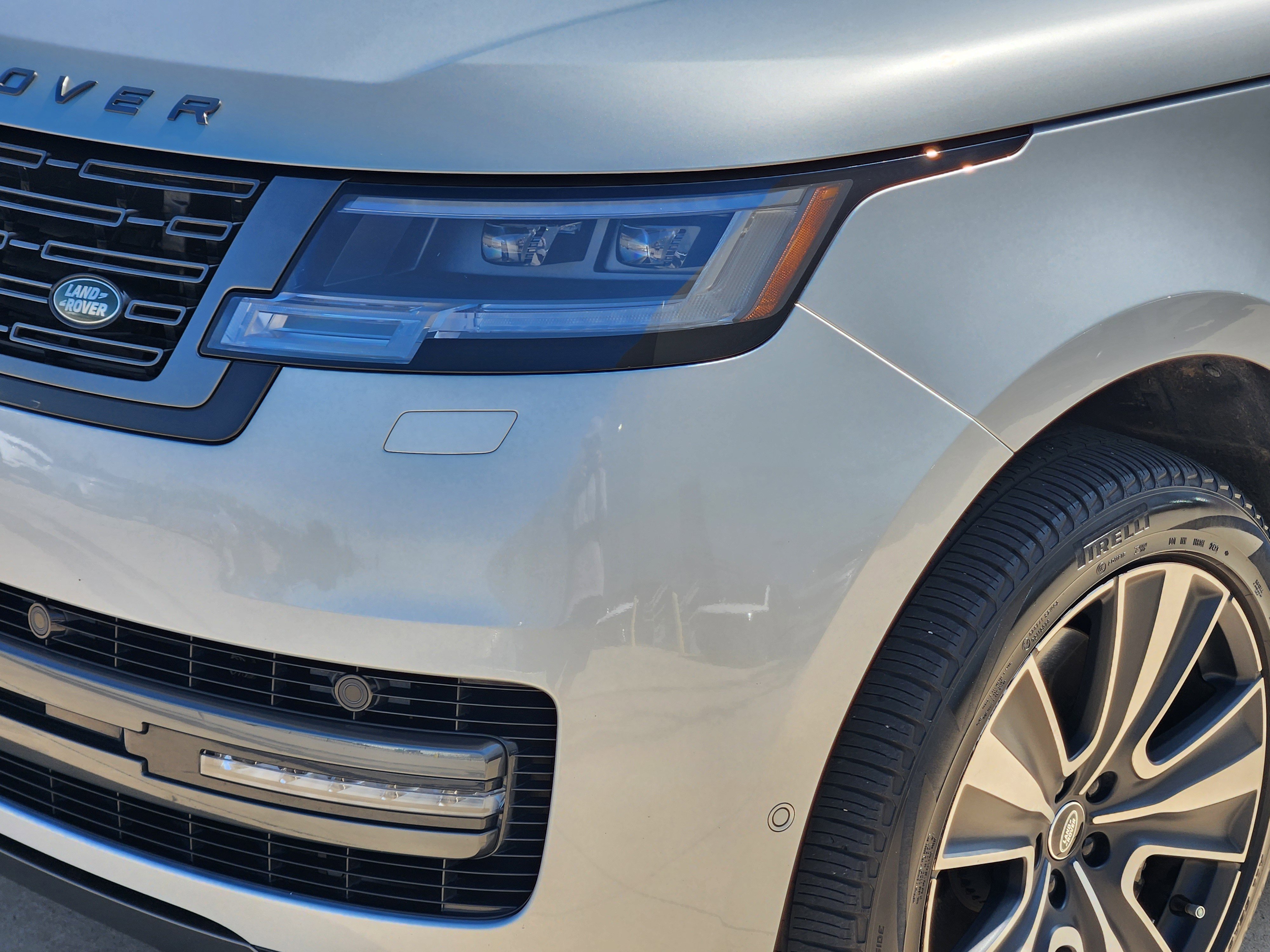 Certified 2023 Land Rover Range Rover SE image 9