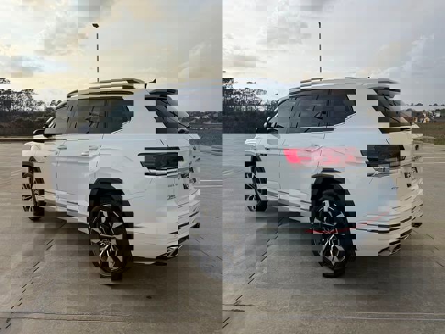 Used 2021 Volkswagen Atlas SEL R-Line image 3