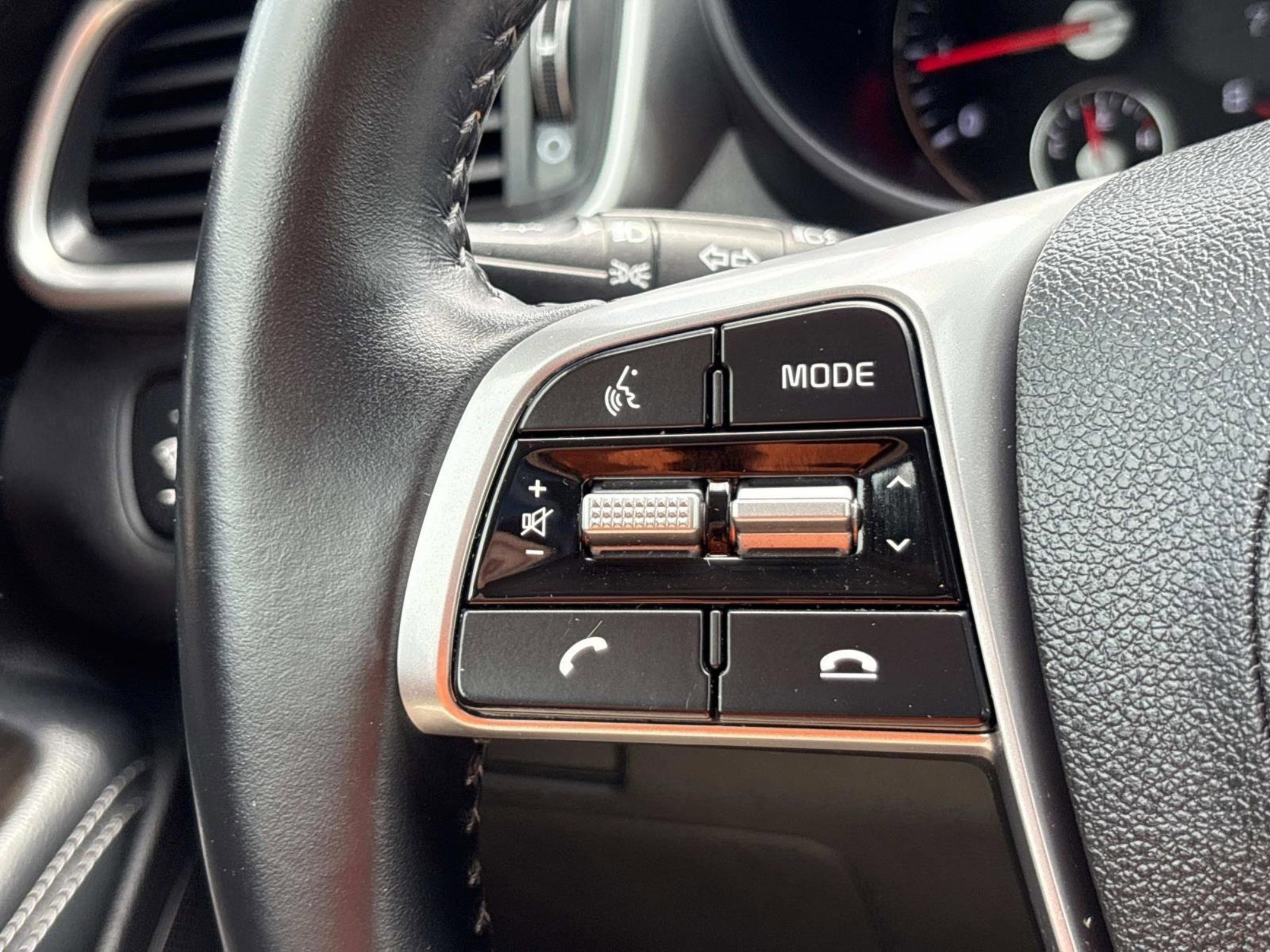 Used 2020 Kia Sorento LX w/ LX I4 Convenience Package image 24