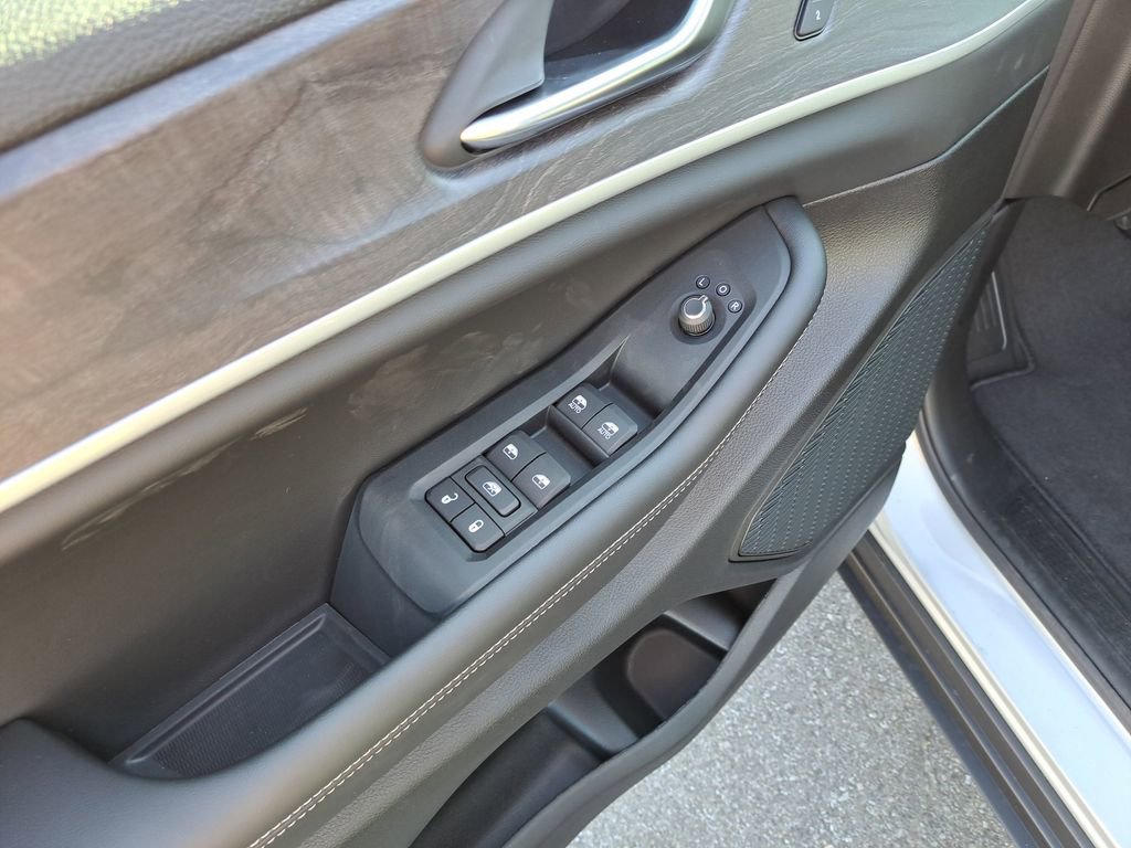 New 2025 Jeep Grand Cherokee Limited w/ Luxury Tech Group II AWD/4WD image 21