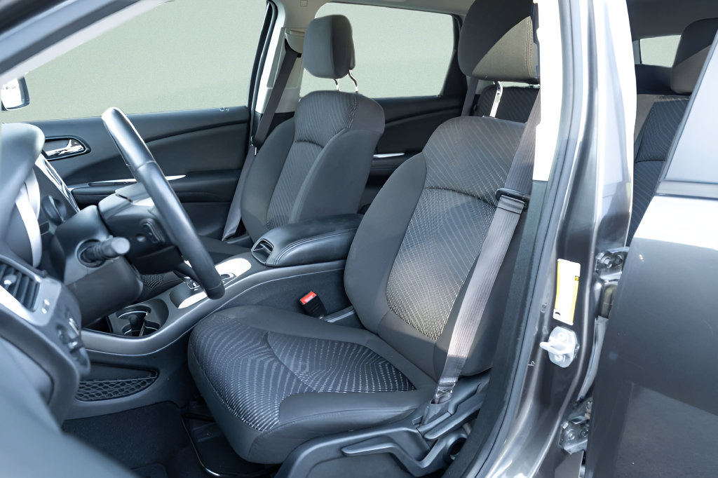 Used 2018 Dodge Journey SE w/ Connectivity Group FWD image 15