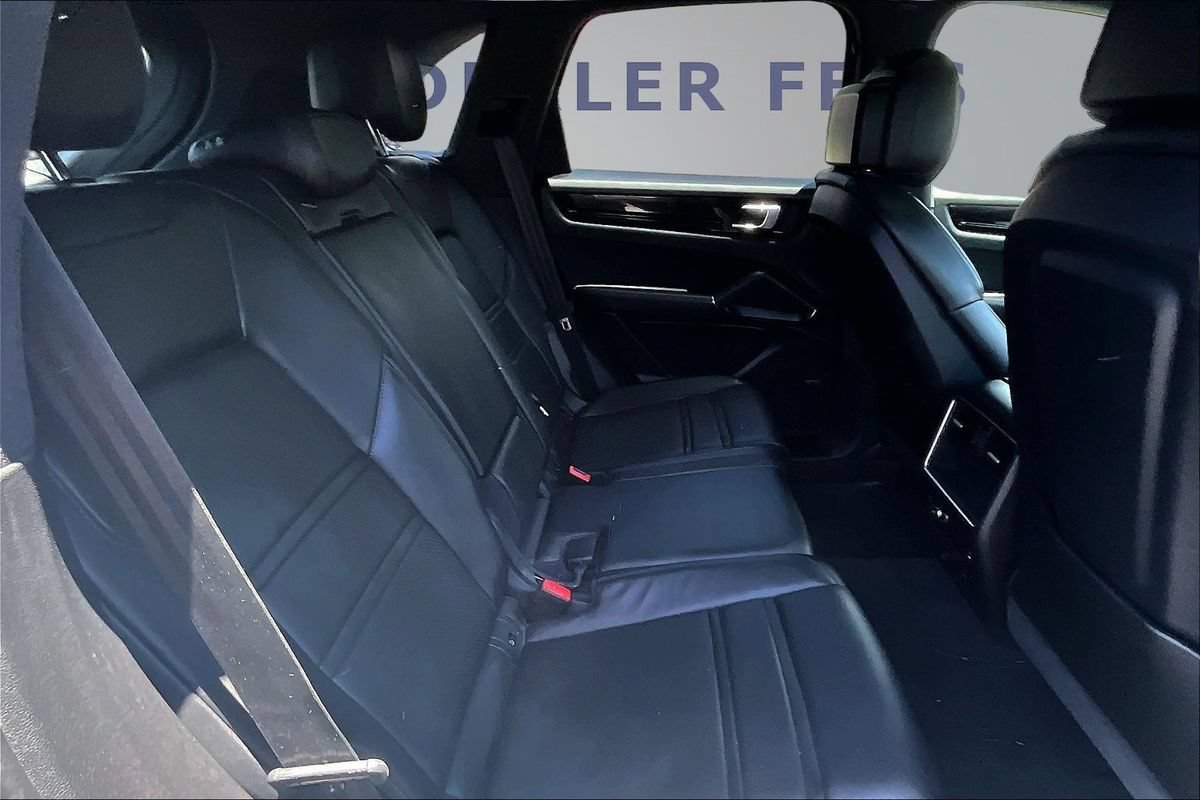 Used 2022 Porsche Cayenne AWD/4WD image 25